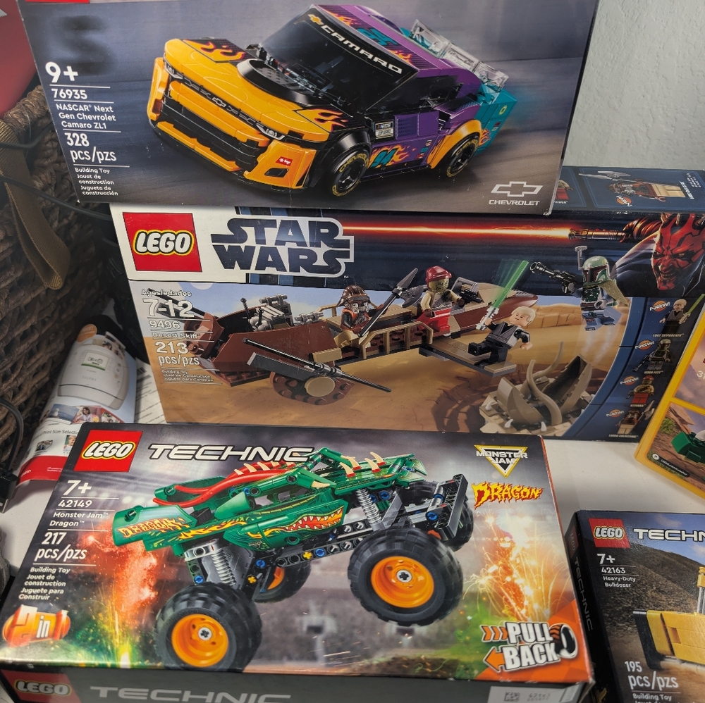 LEGO - Picture 2 of 3